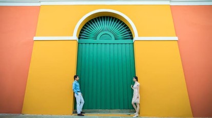 Engagement session in San Juan Museum, Puerto Rico