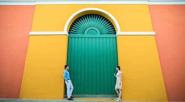 Engagement session in San Juan Museum, Puerto Rico