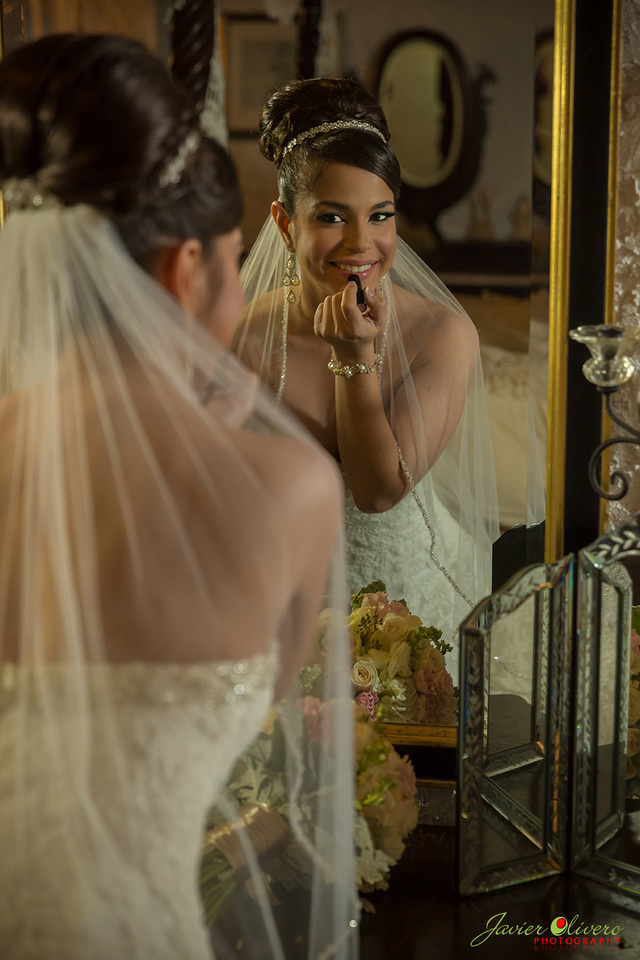 Preparándose en el cuarto de la novia